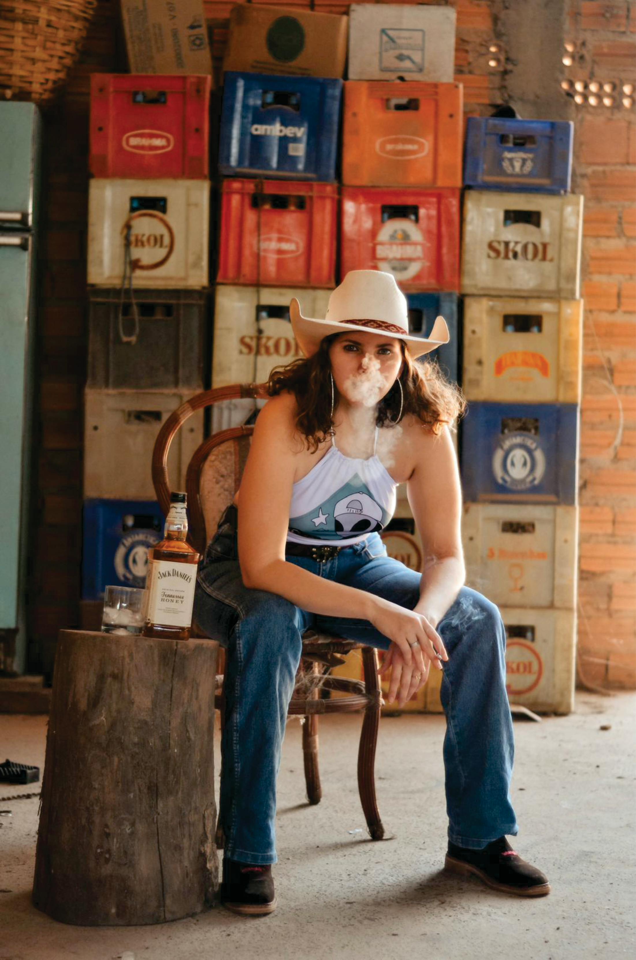 Dreamkue women’s barrel jeans with curved sculpted leg, premium denim, and modern relaxed silhouette.