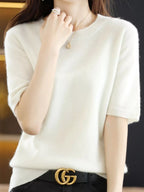 White round-neck short-sleeve sweater with ribbed cuffs and hem