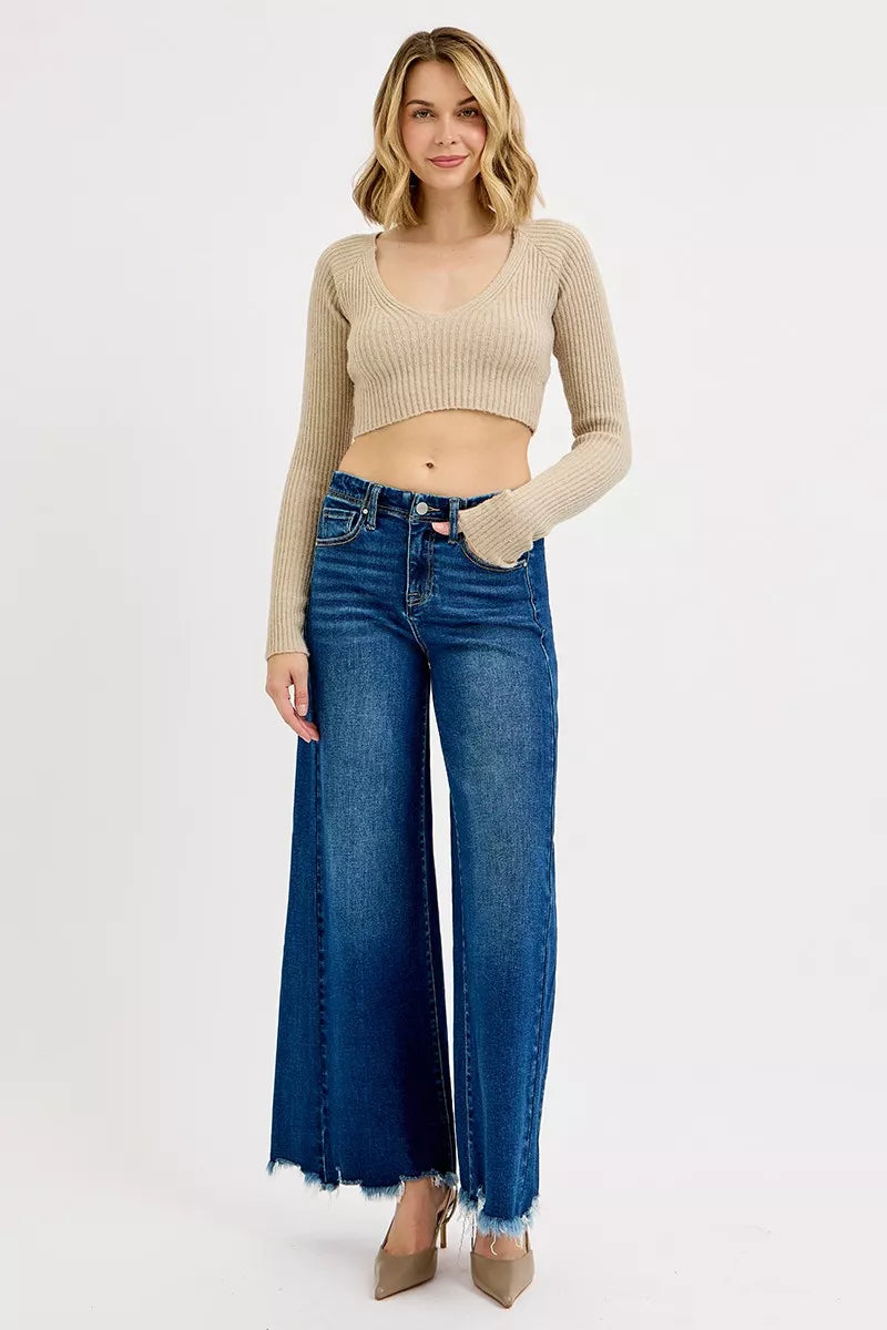 Women’s high-rise wide-leg jeans in blue wash denim, frayed hem and button closure