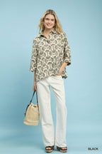 Printed cotton button-down blouse with dark motif, collared neckline and relaxed hem