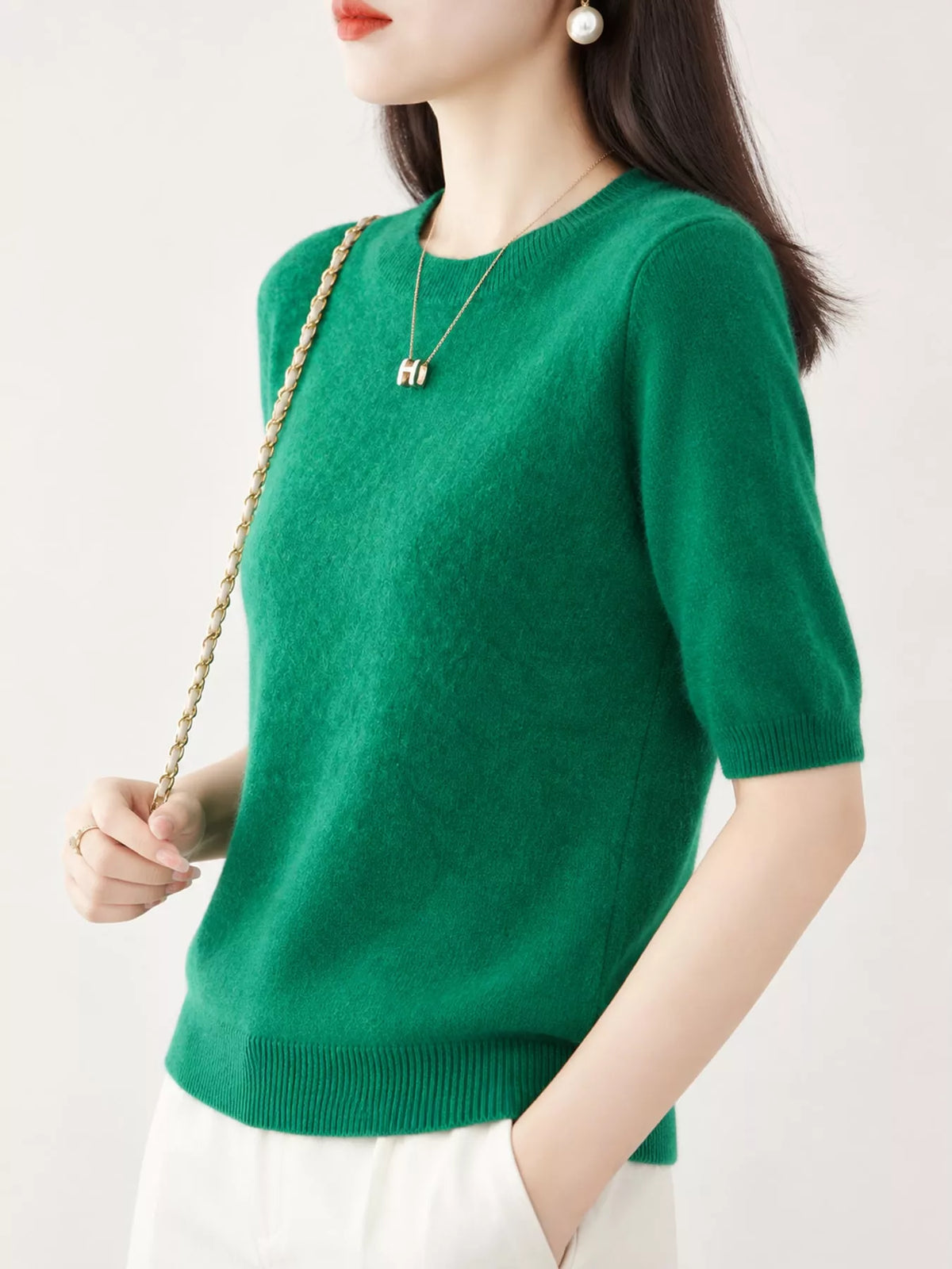 Green round-neck short-sleeve sweater with ribbed cuffs and hem