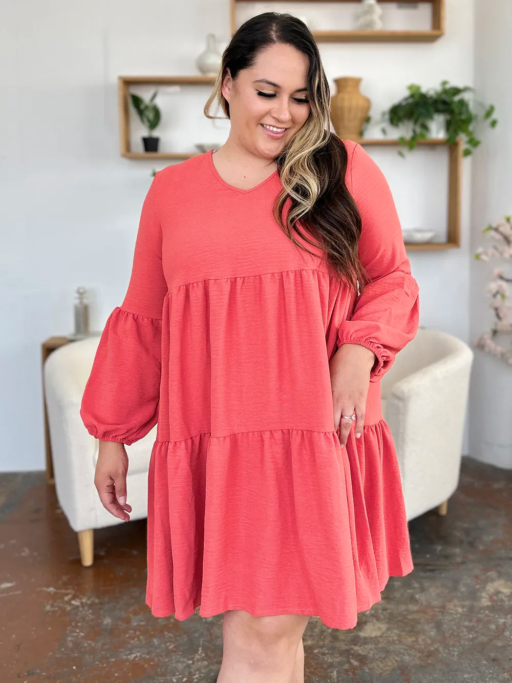 V-Neck Balloon Sleeve Tiered Dress – Flowy, Chic & With Pockets