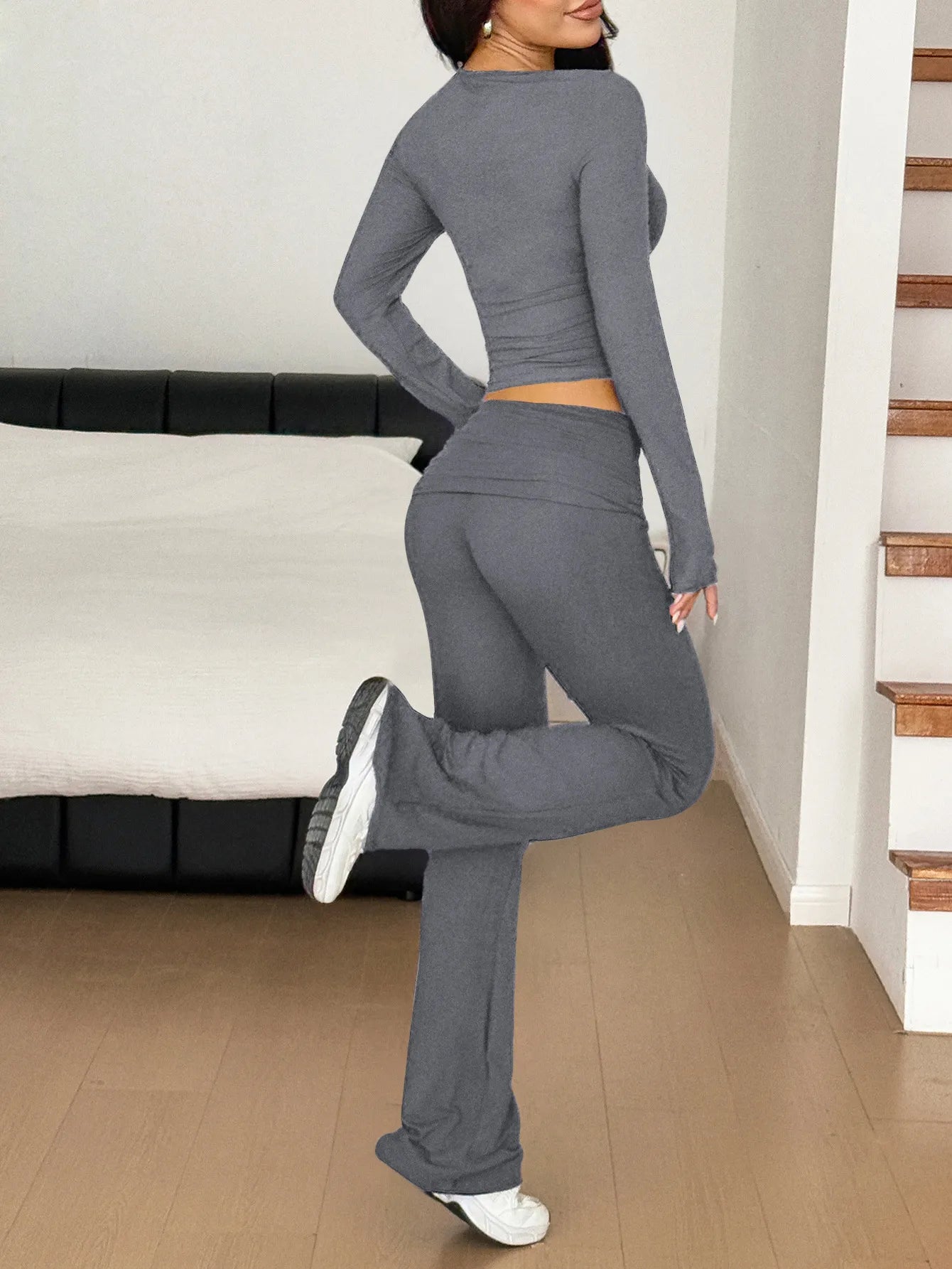 Long Sleeve Crop Top & Bootcut Pants Set – Trendy Two-Piece Outfit