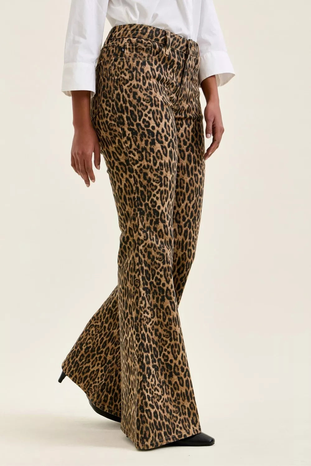 Leopard print flare jeans with high-rise fit and wide flared hems.