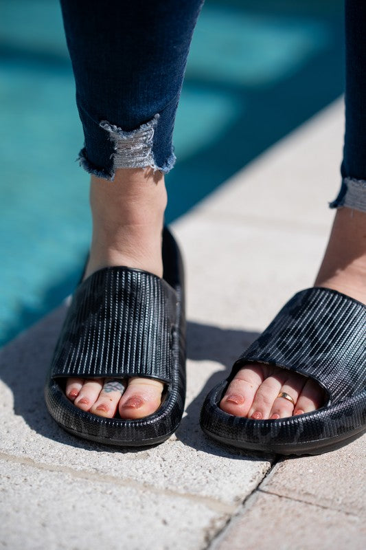 Black Leopard Comfy Slides – Stylish, Soft & Effortless Everyday Wear