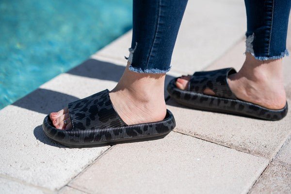 Black Leopard Comfy Slides – Stylish, Soft & Effortless Everyday Wear