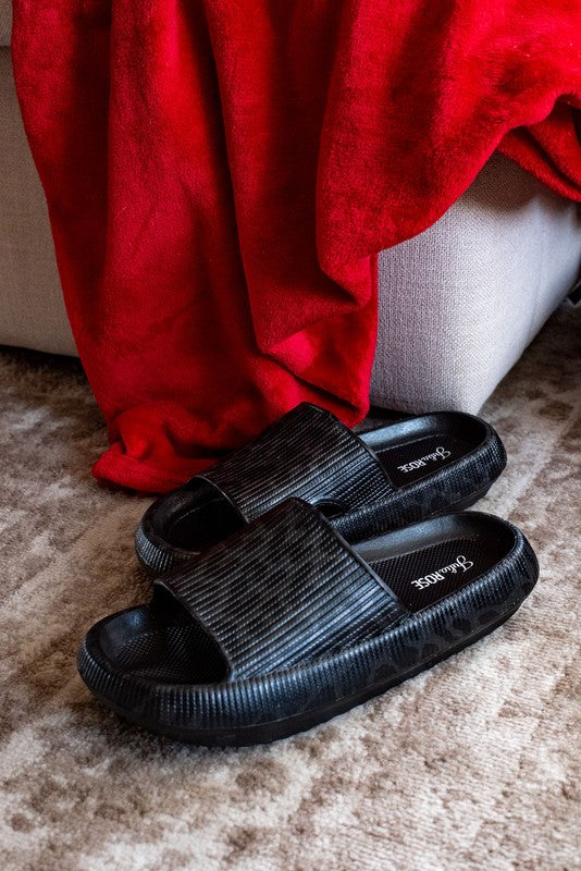 Black Leopard Comfy Slides – Stylish, Soft & Effortless Everyday Wear