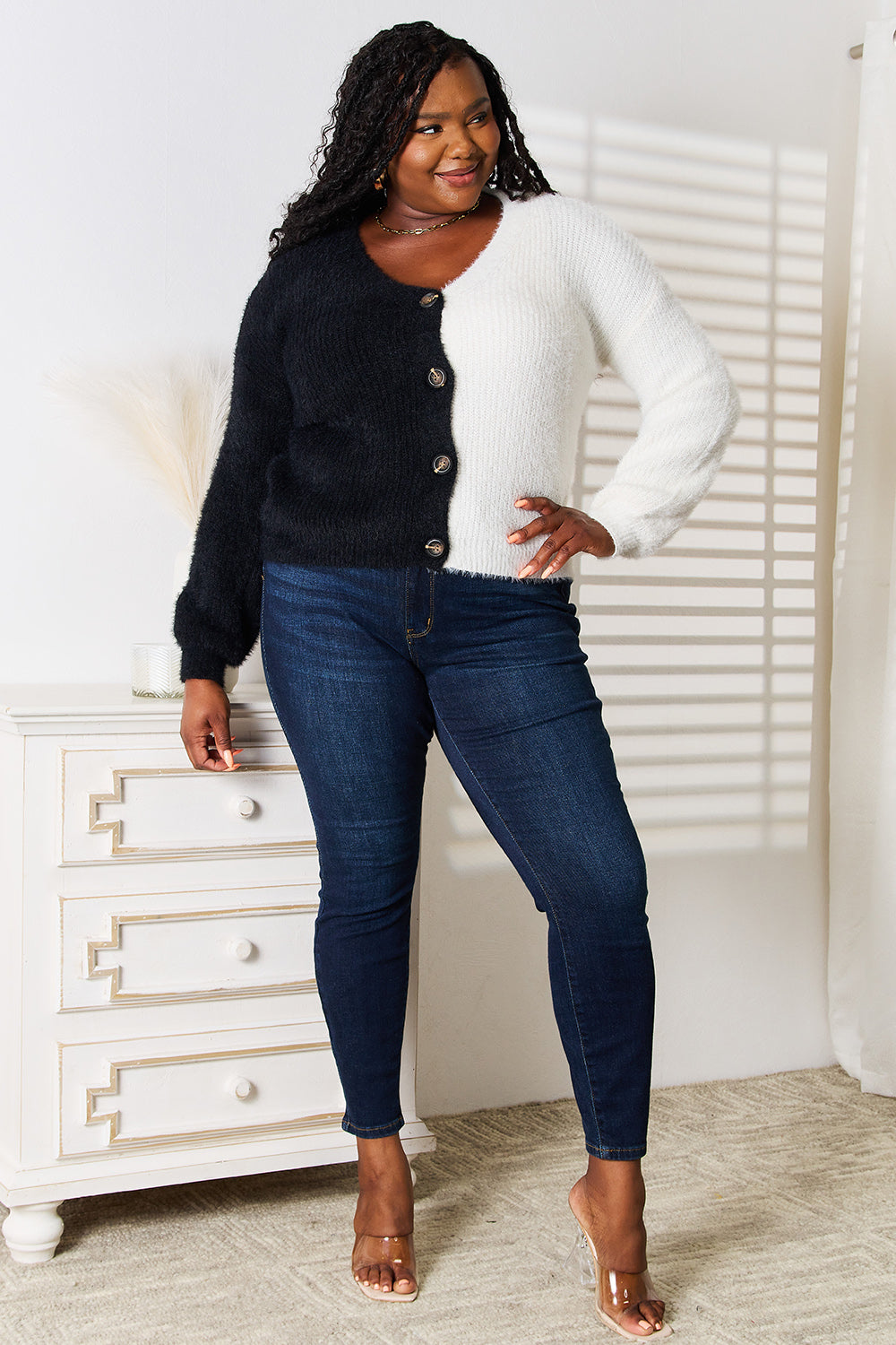 Contrast V-Neck Cardigan – Chic, Feminine & Perfect for Layering