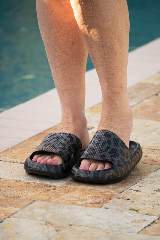 Black Leopard Comfy Slides – Stylish, Soft & Effortless Everyday Wear