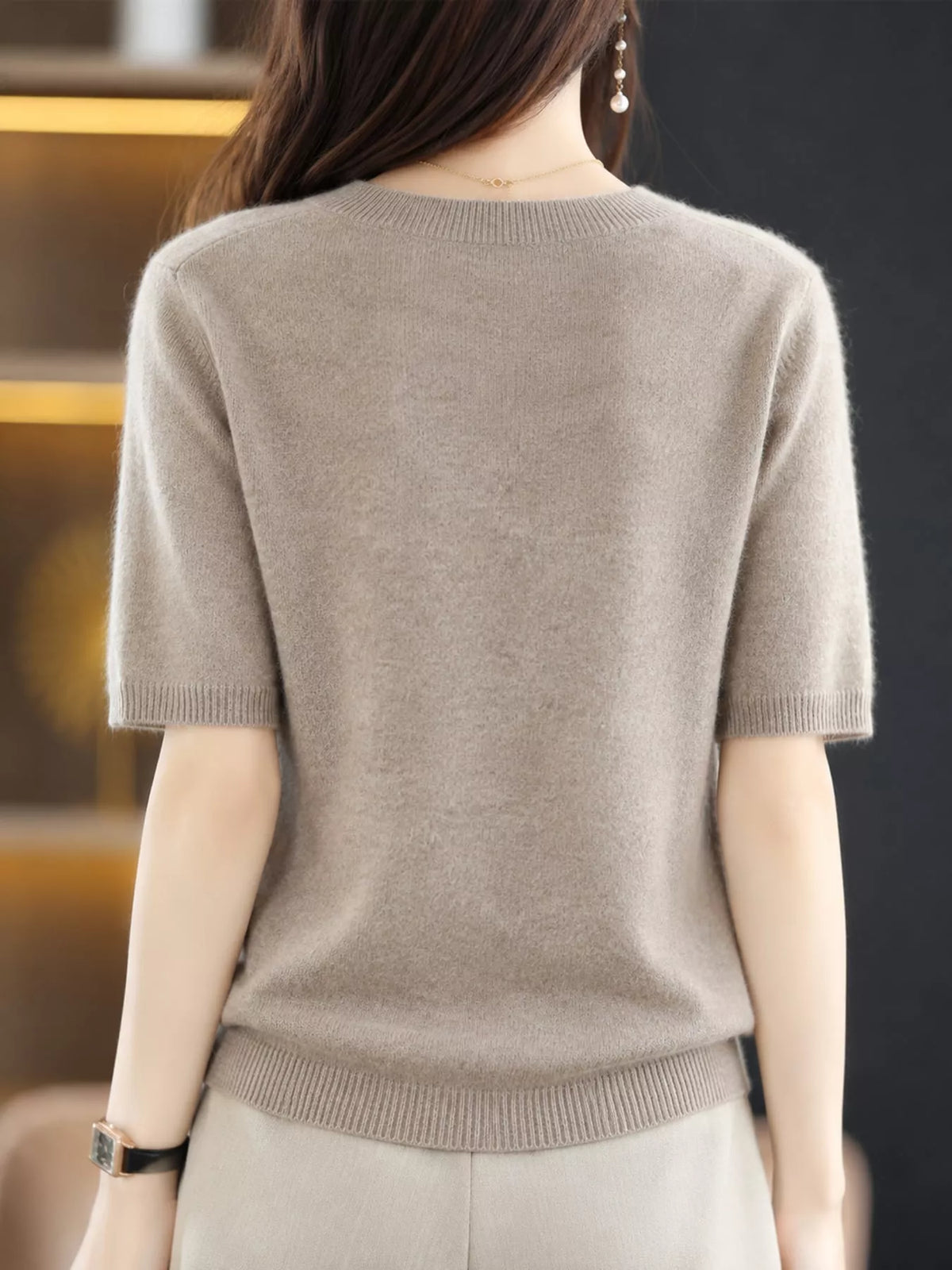 Taupe round-neck short-sleeve sweater from the back with ribbed trim