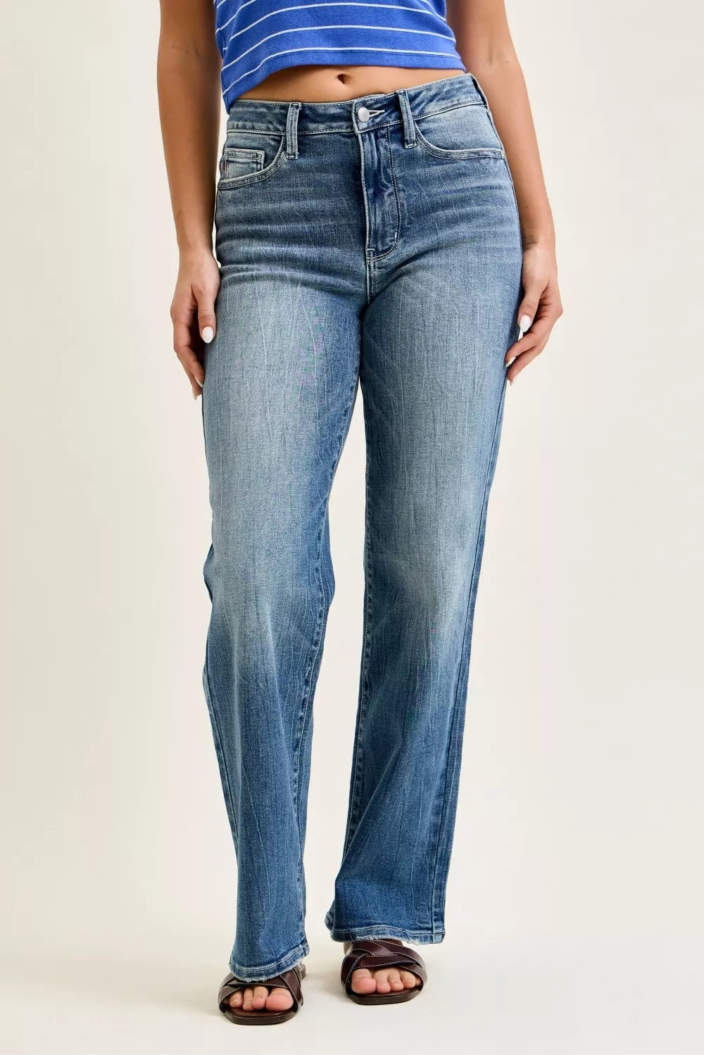 Mid-rise 90s straight-leg jeans in medium wash denim, front view