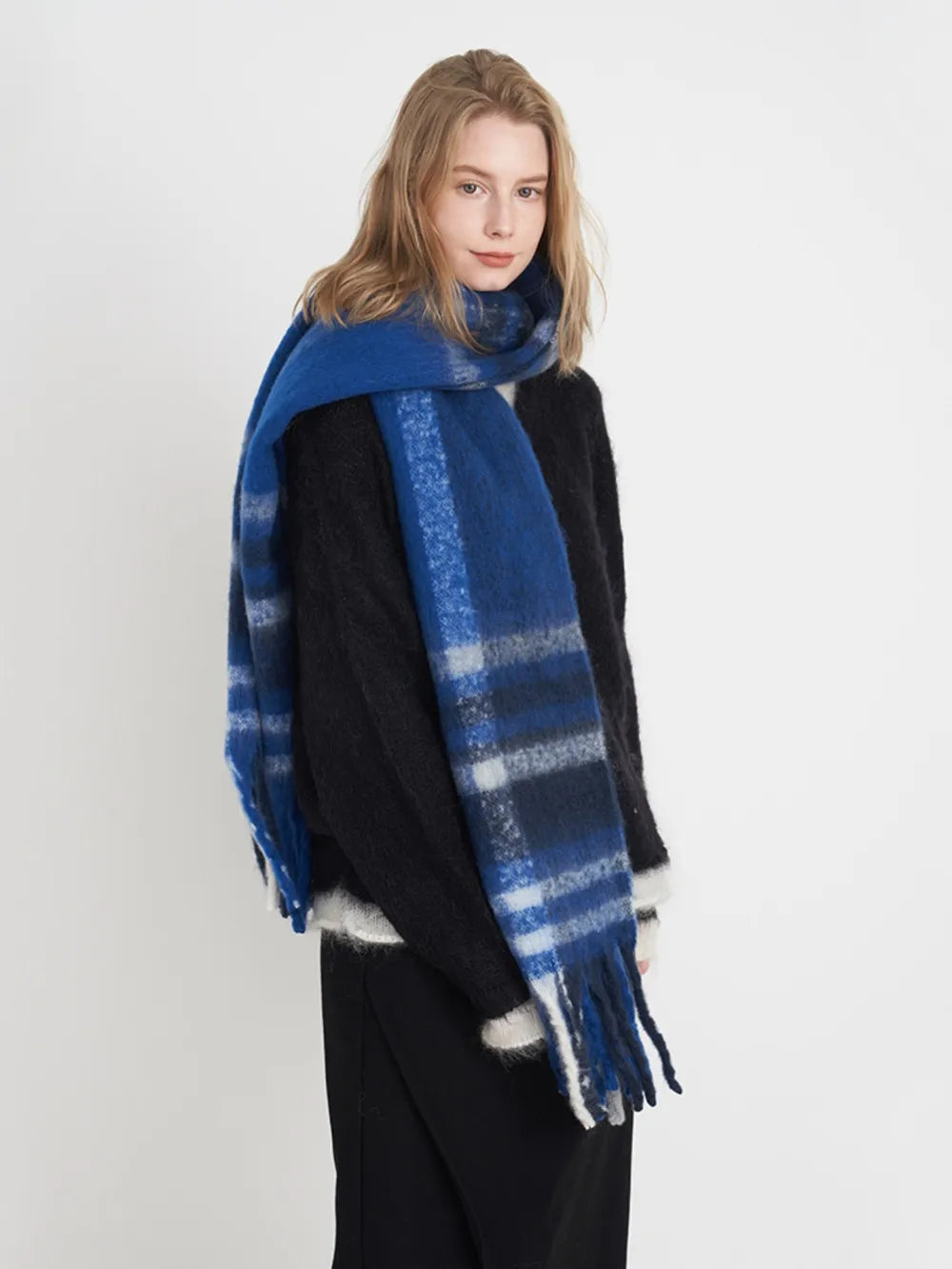 Fringe Plaid Polyester Scarf – Cozy Classic Winter Wrap