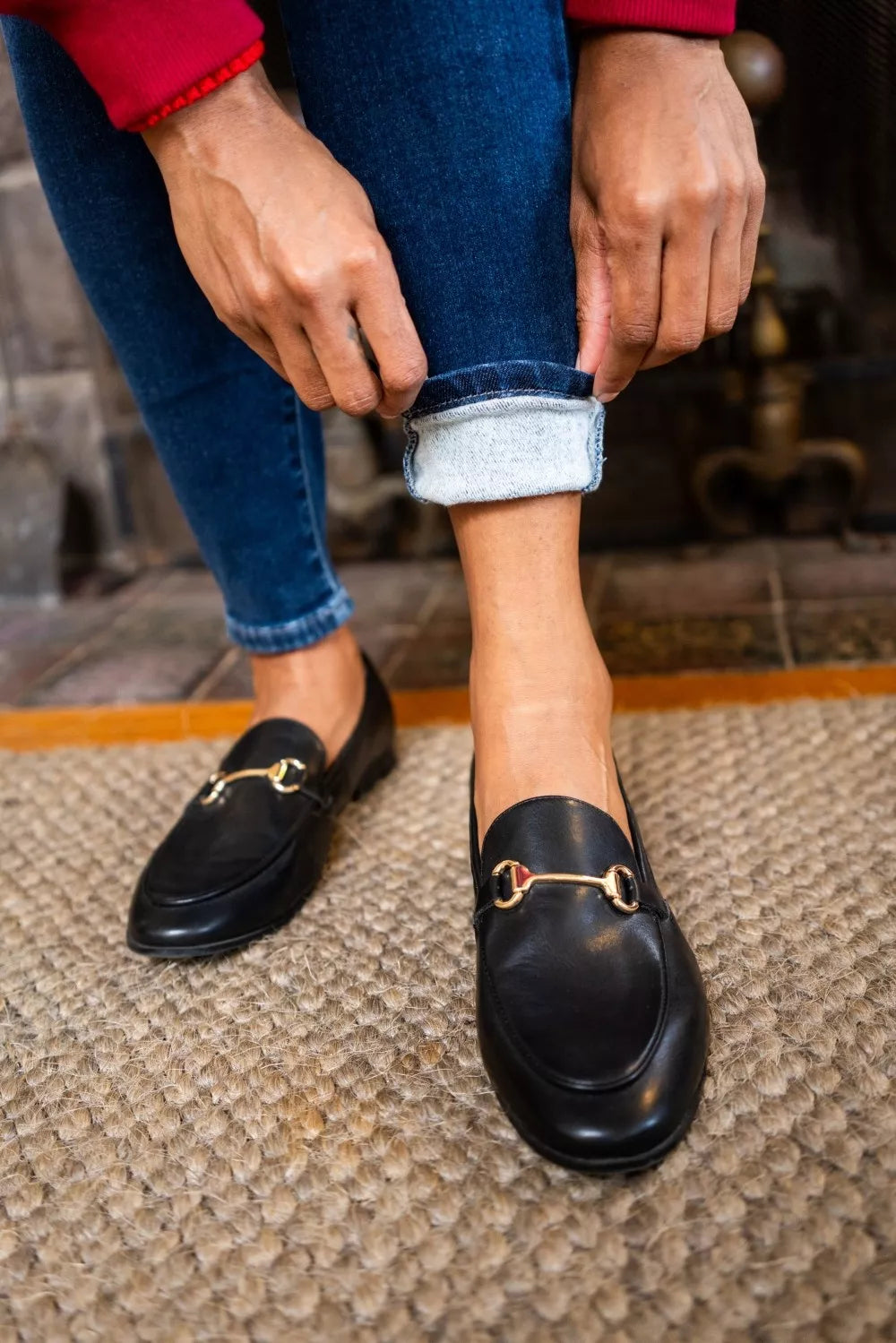 Thermal skinny jeans hem with cuffs and dark blue denim, paired with black loafers