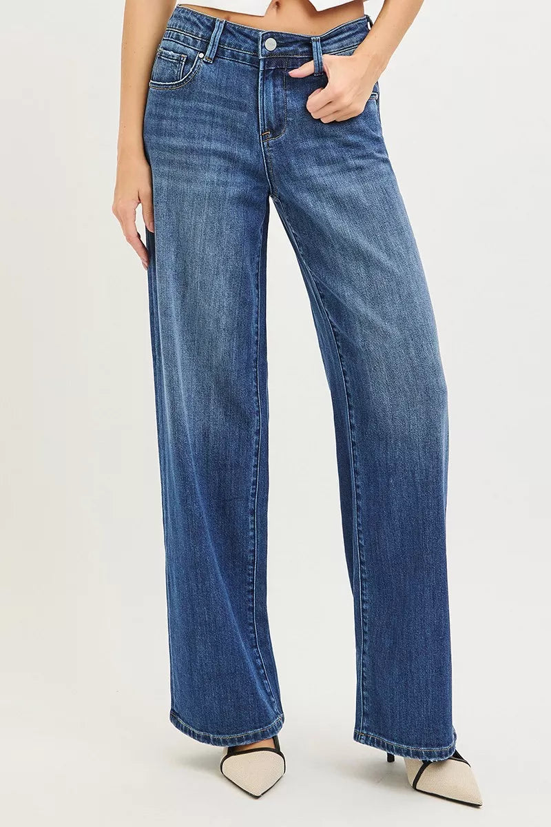 Women’s slouchy baggy jeans in dark blue denim, mid-rise waist, front fly detail