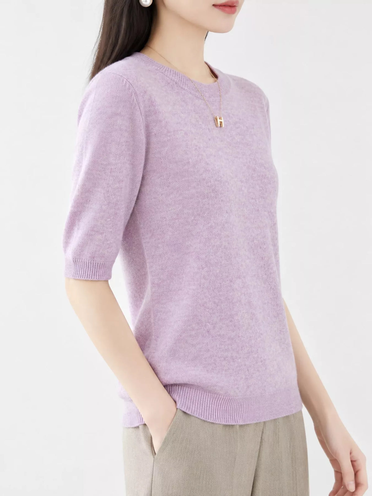 Dusty lavender round-neck short-sleeve sweater with ribbed neckline and hem