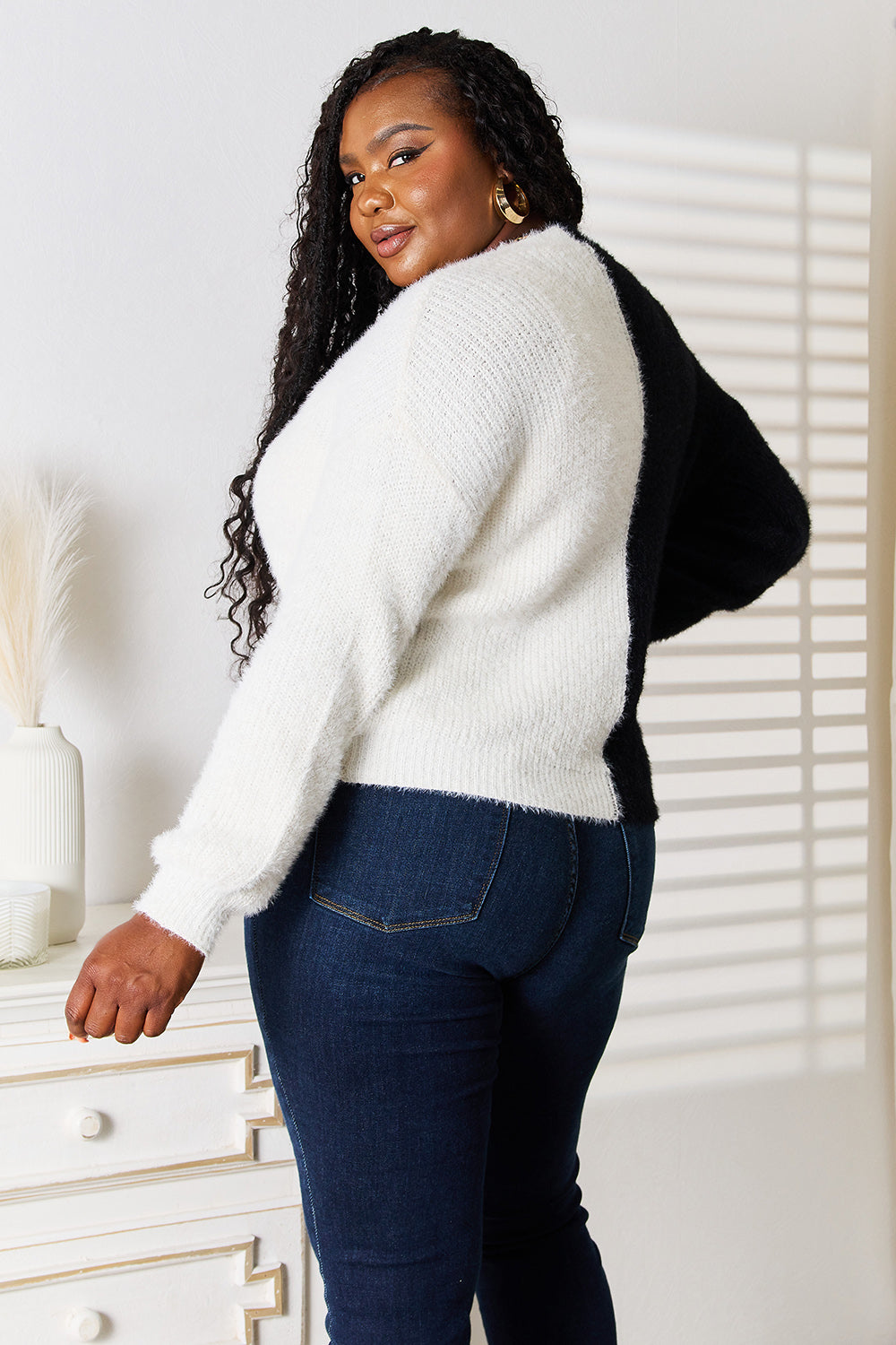 Contrast V-Neck Cardigan – Chic, Feminine & Perfect for Layering