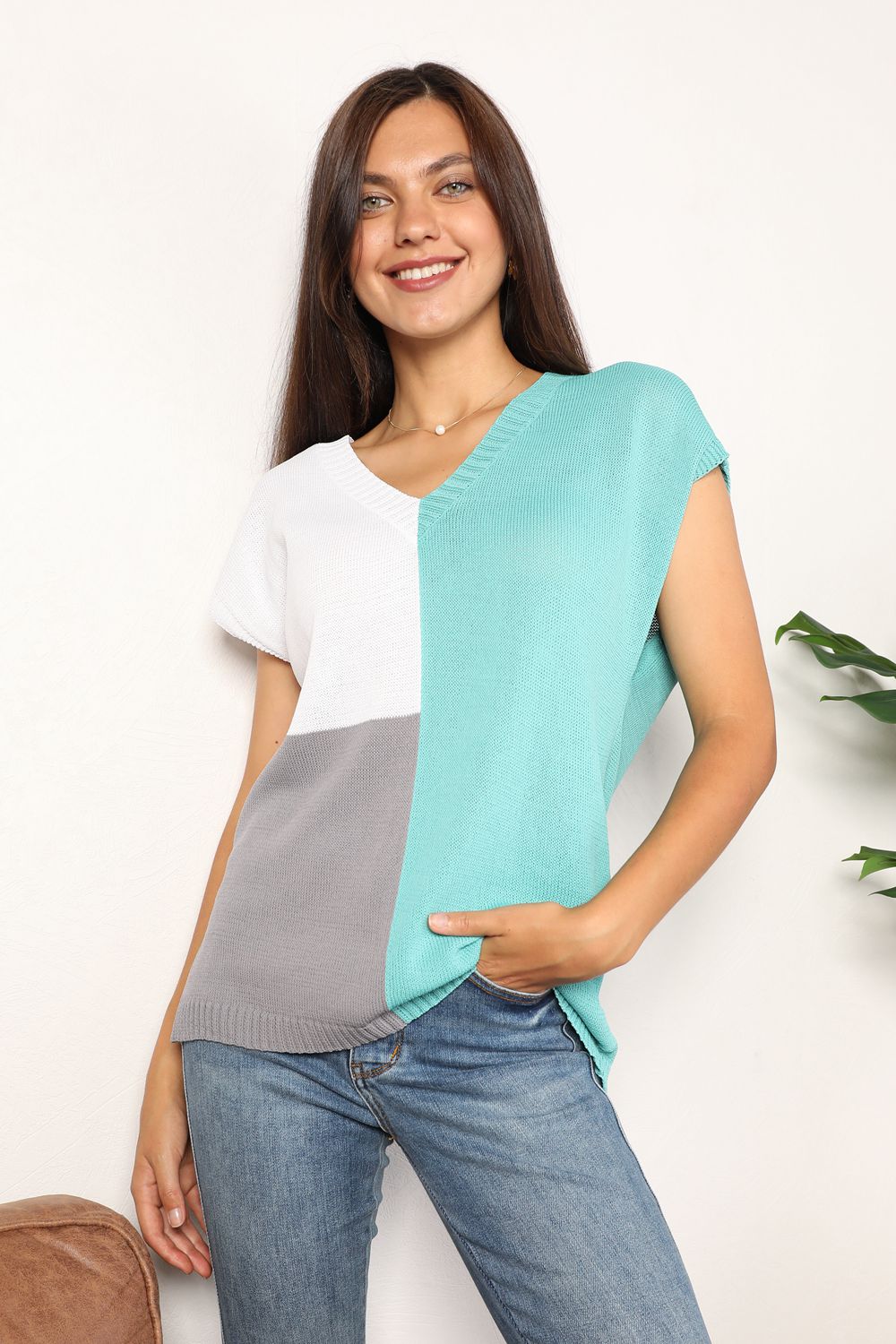 Color Block V-Neck Knit Top – Modern, Stylish & Versatile