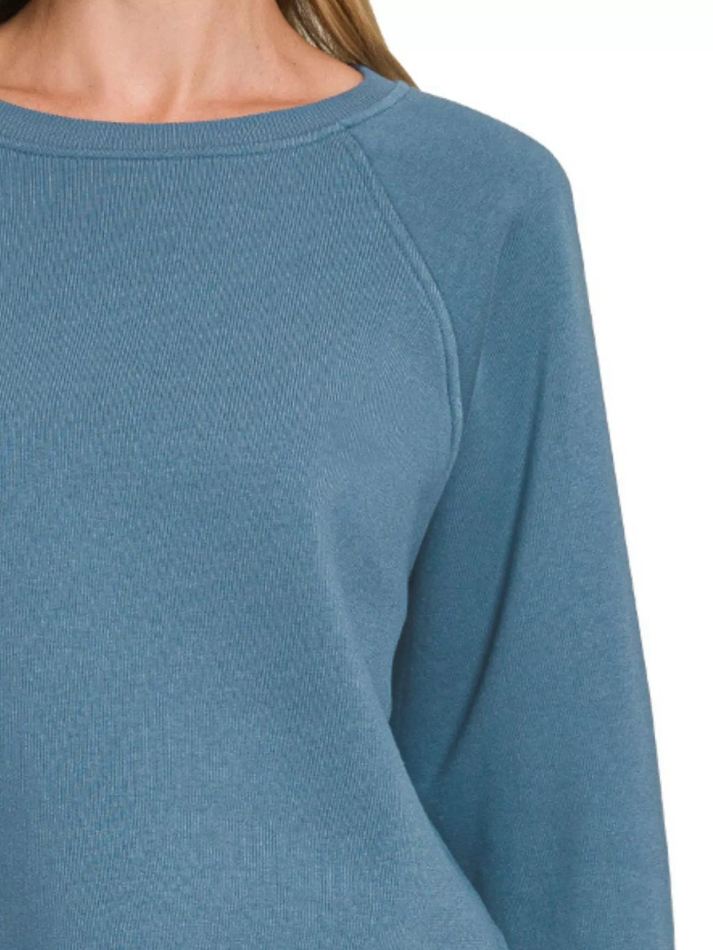Cozy Fleece Raglan Round-Neck Sweatshirt – Warm & Stylish