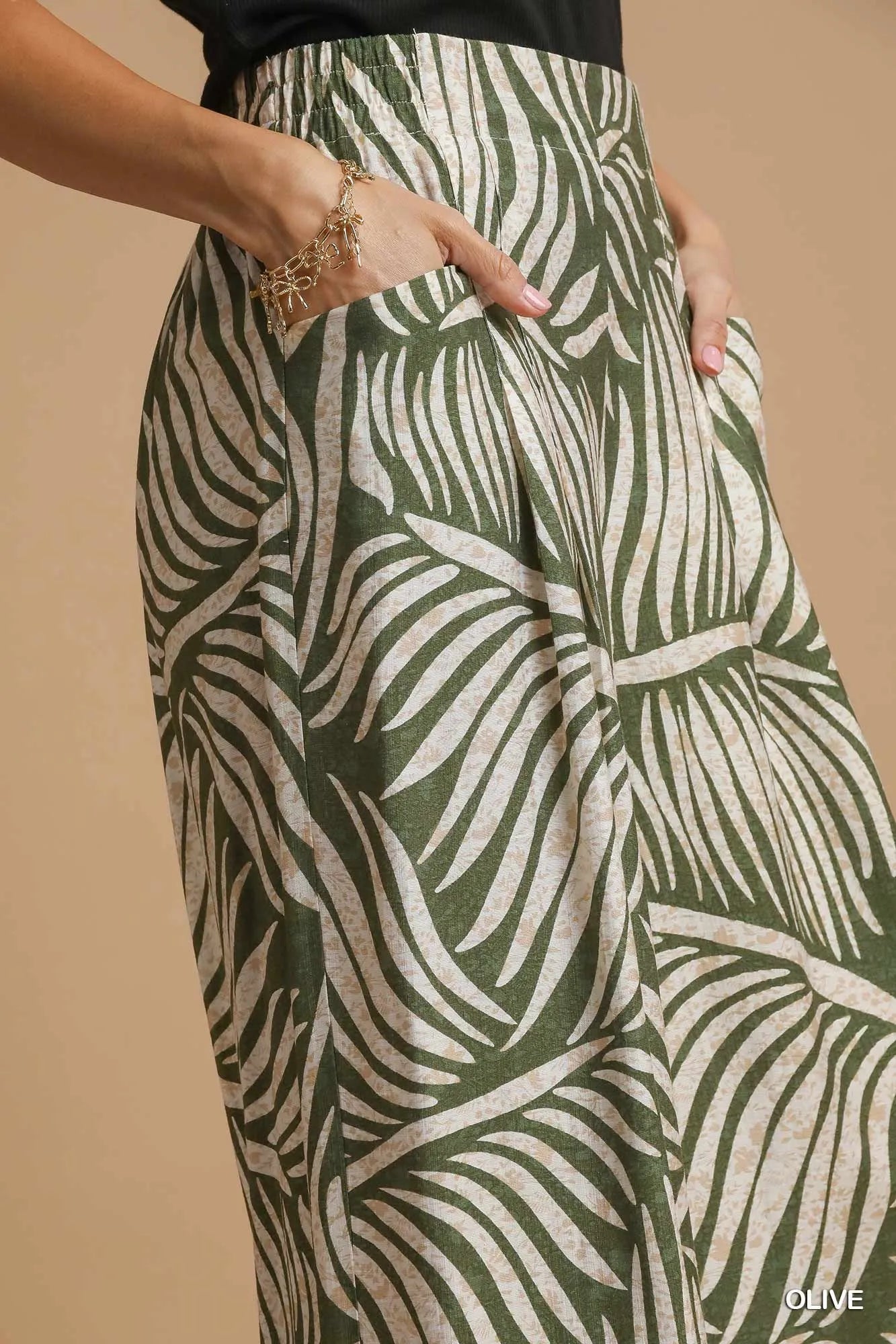 Tropical Palm Leaf Culotte Pants – Wide-Leg & Breezy Summer Style