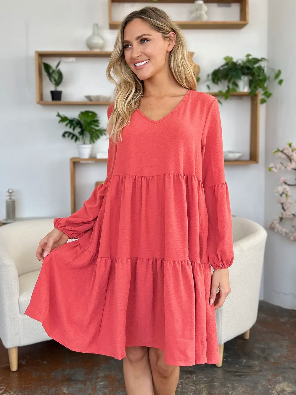 V-Neck Balloon Sleeve Tiered Dress – Flowy, Chic & With Pockets