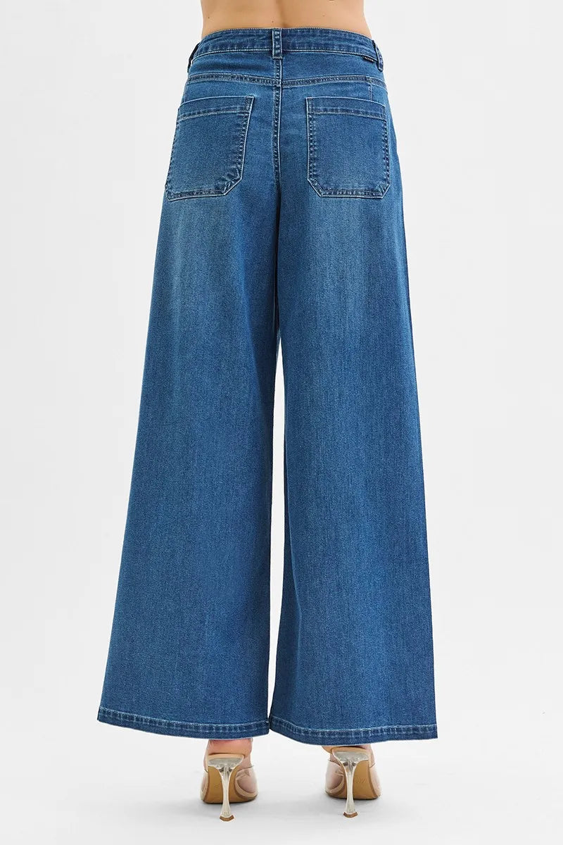 High-Waisted Pleated Wide-Leg Jeans – Medium Wash Palazzo Denim