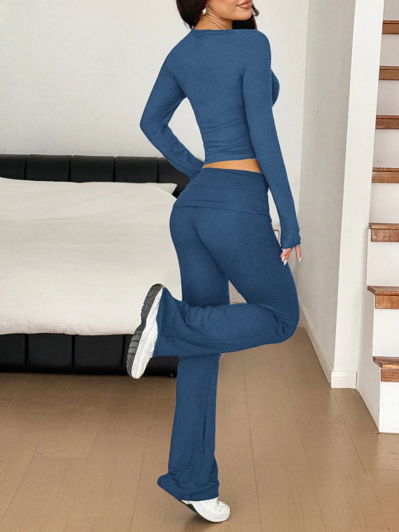 Long Sleeve Crop Top & Bootcut Pants Set – Trendy Two-Piece Outfit