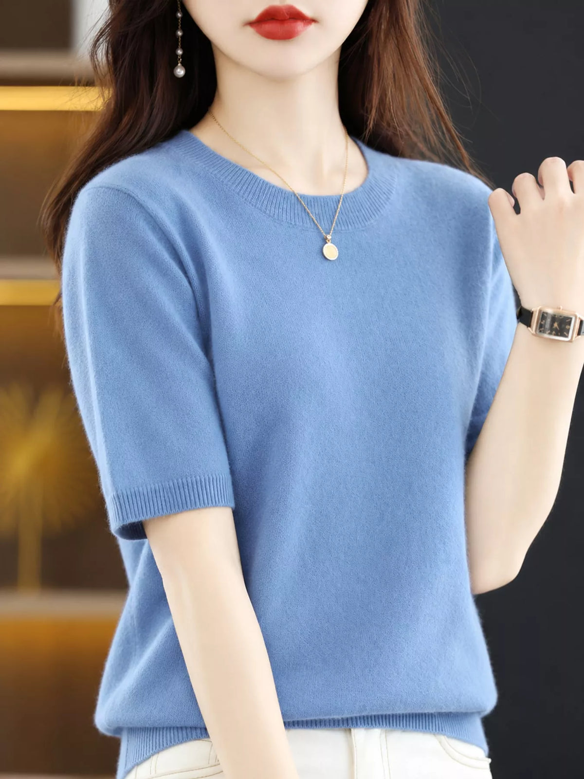Blue round-neck short-sleeve knit sweater, ribbed collar and cuffs