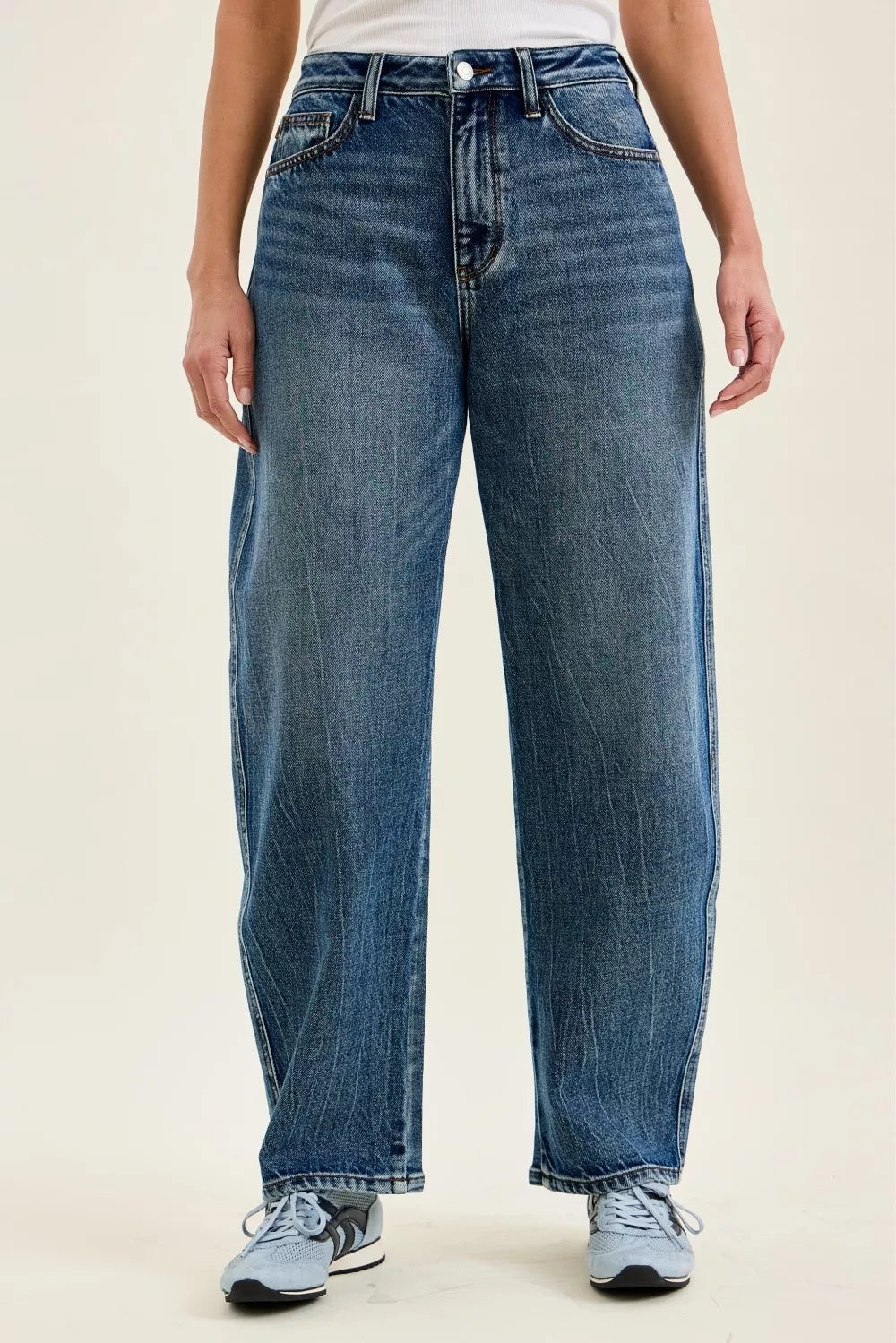 Petite wide-leg indigo wash jeans with button-and-zip front and belt loops