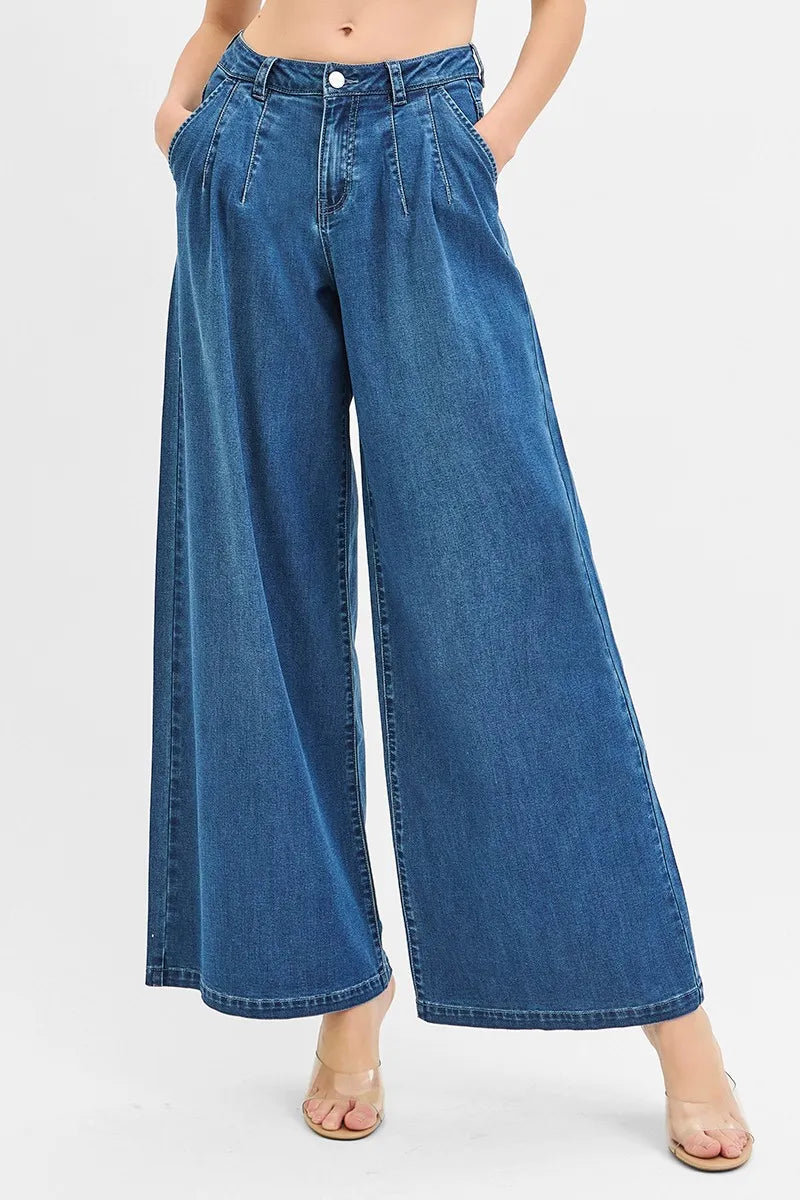 High-Waisted Pleated Wide-Leg Jeans – Medium Wash Palazzo Denim