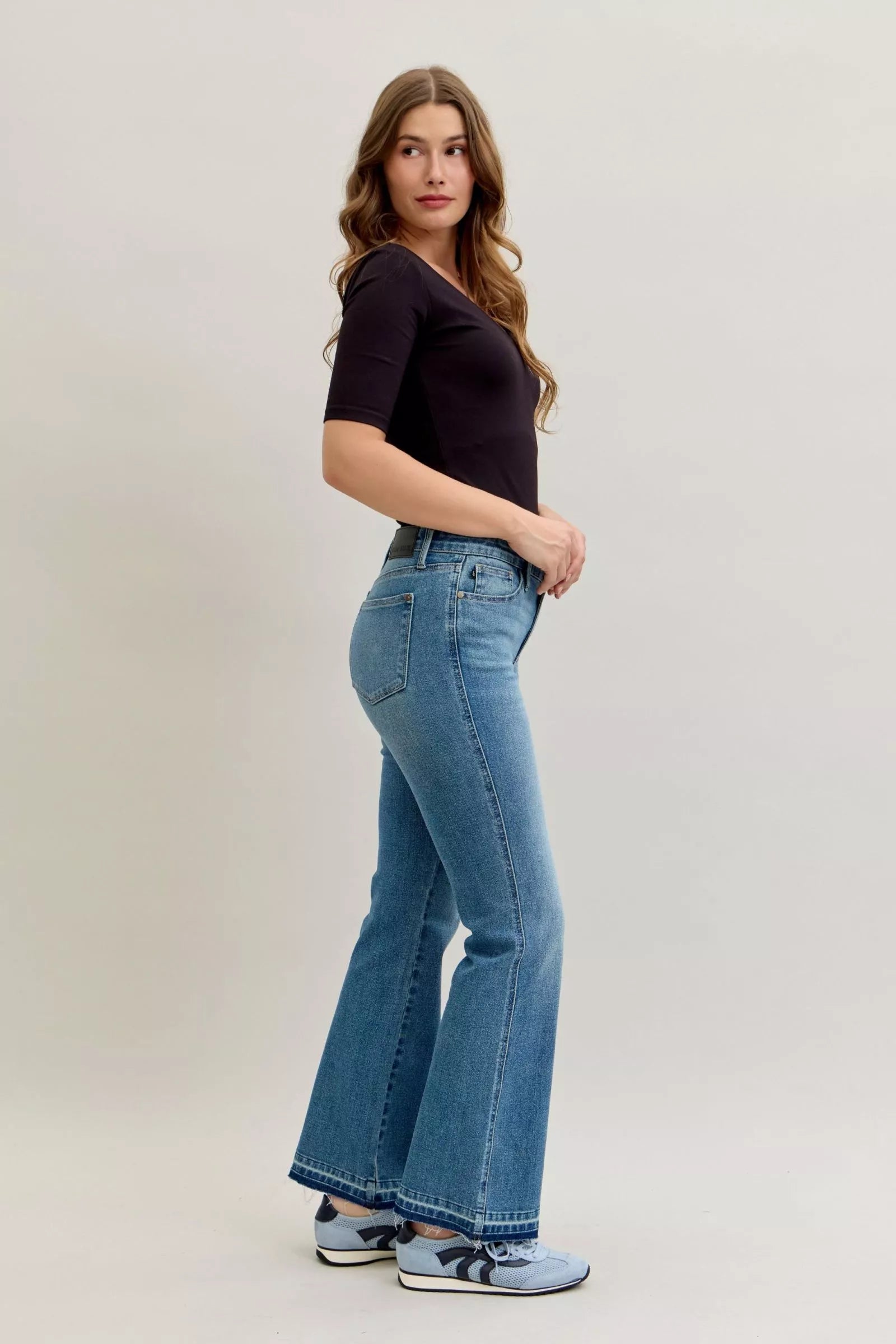 Judy Blue Mid Rise Tummy Control Bootcut Jeans – Trendy Release Hem