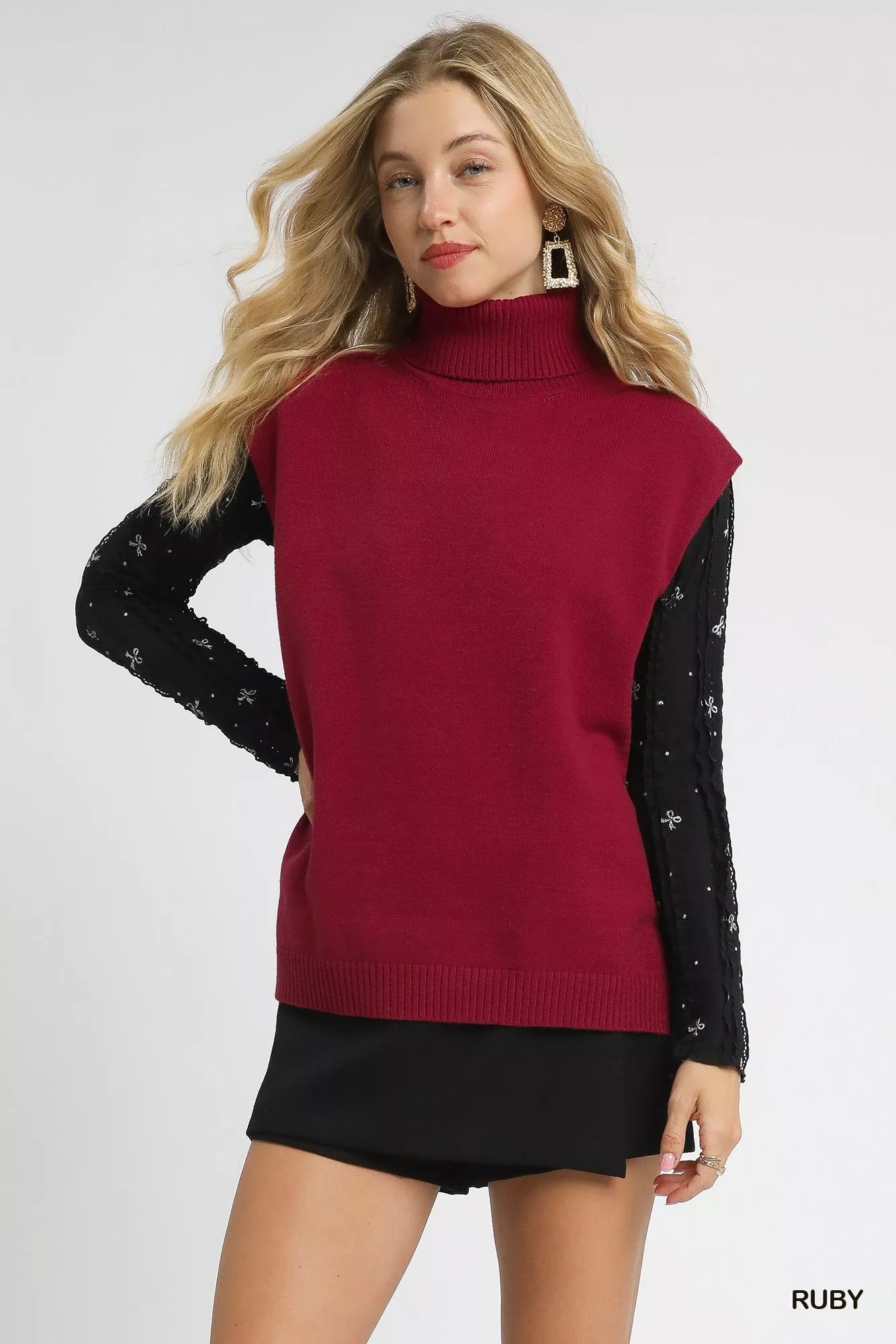 Umgee High-Low Turtleneck Sleeveless Sweater Top – Chic Layering Essential