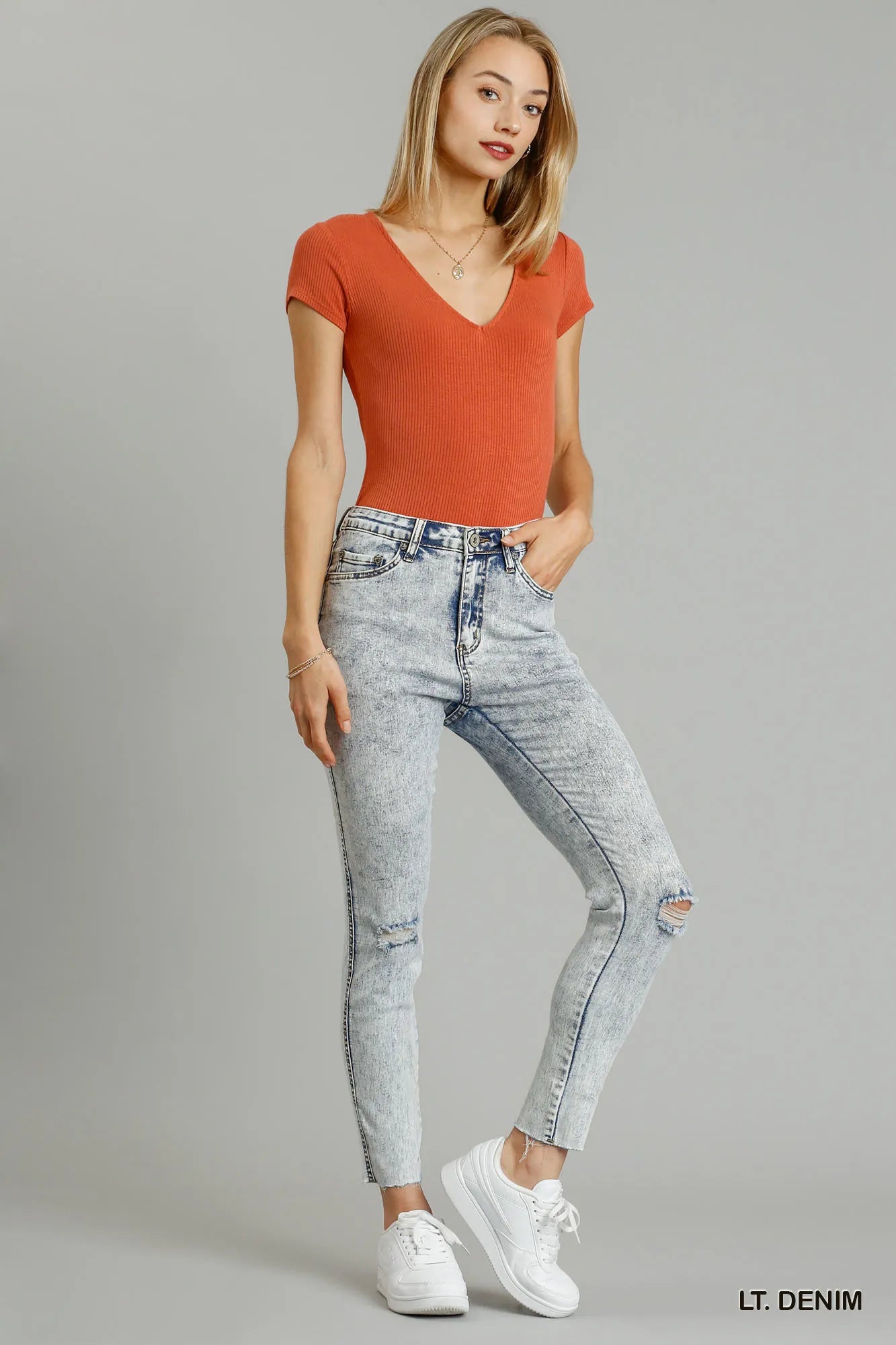 Distressed Stretch Skinny Jeans with Unfinished Hem 5-Pocket Denim