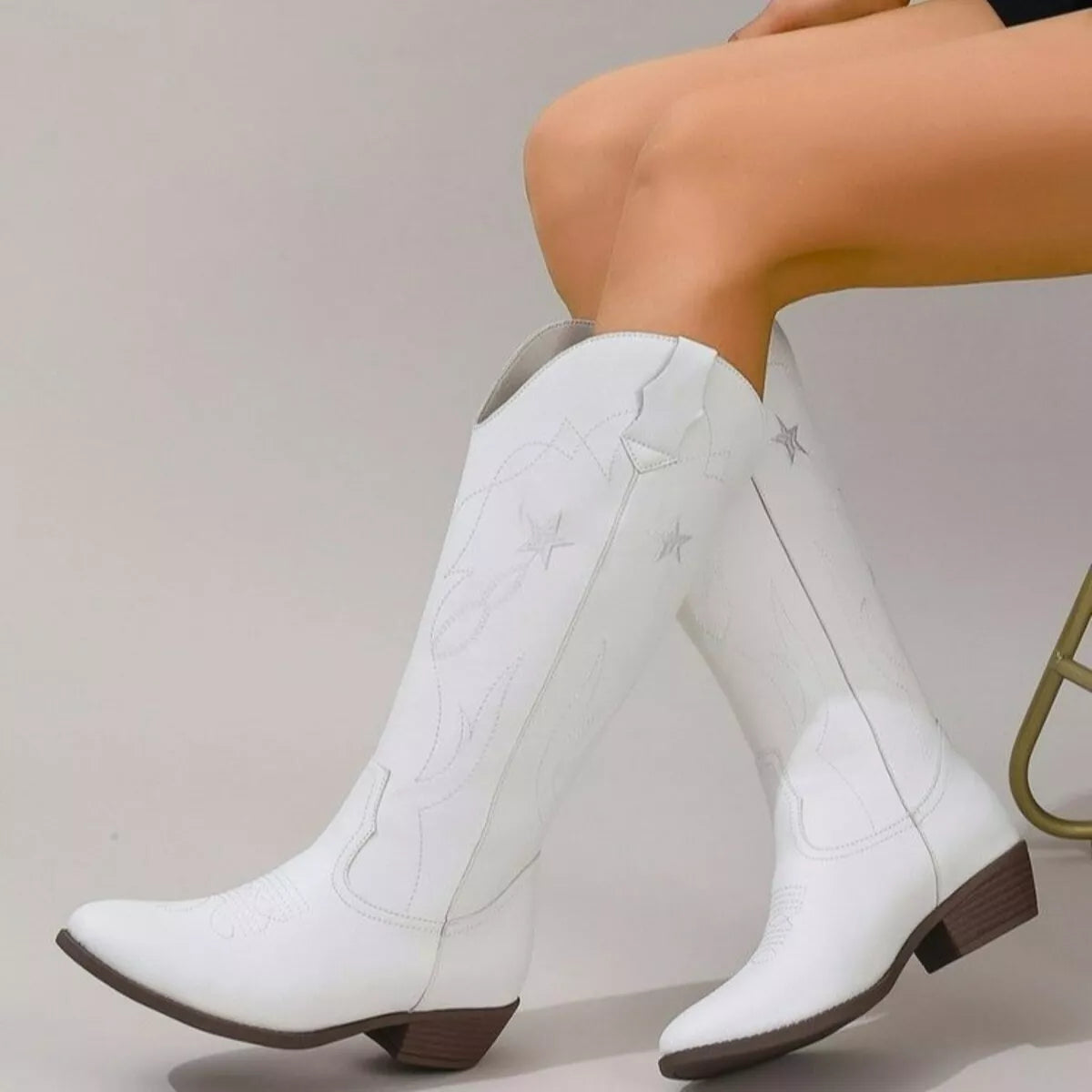 Dreamkue Western Star Embroidered Cowboy Boots – Classic Western Style