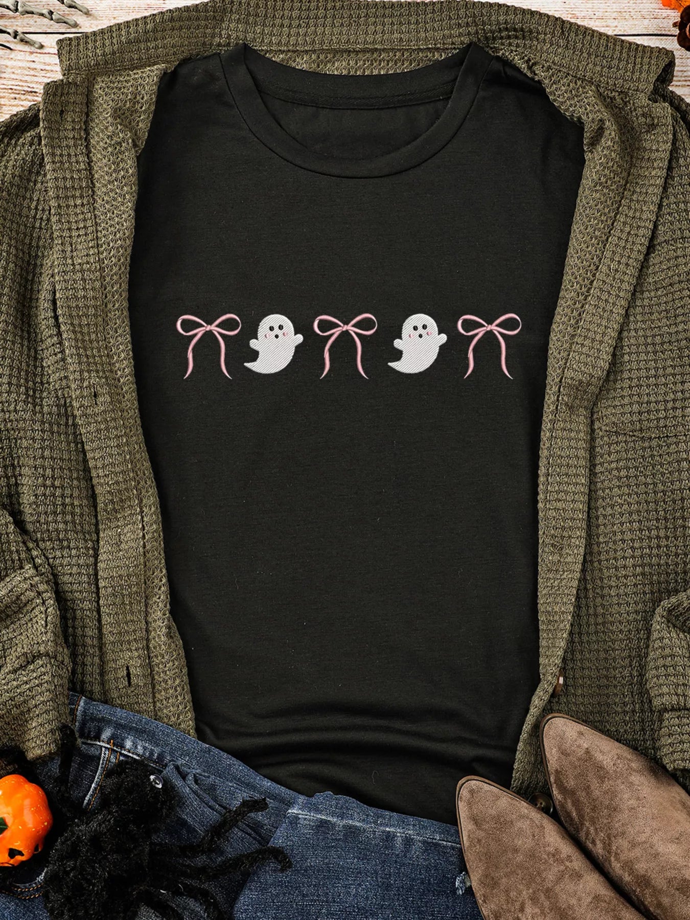 Halloween Ghost Bow Graphic T-Shirt – Cute Short Sleeve Tee
