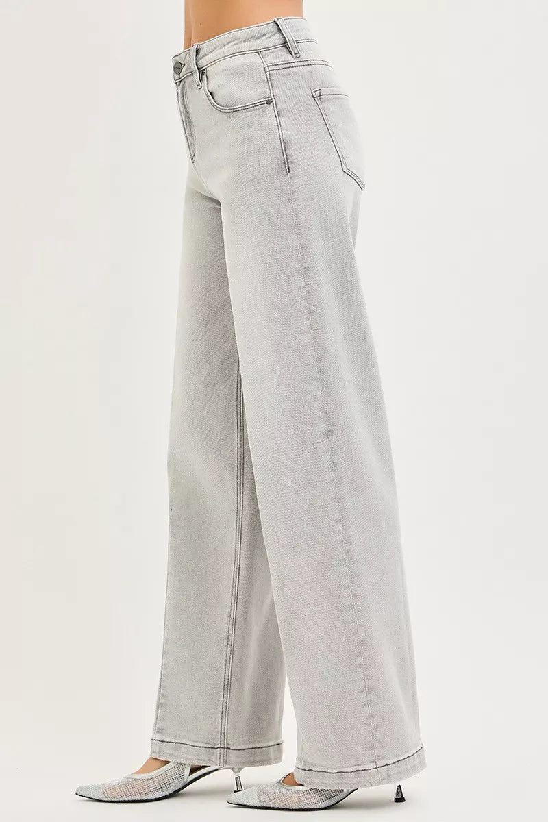 Light grey baggy jeans with stitched side seam, back pocket, wide leg