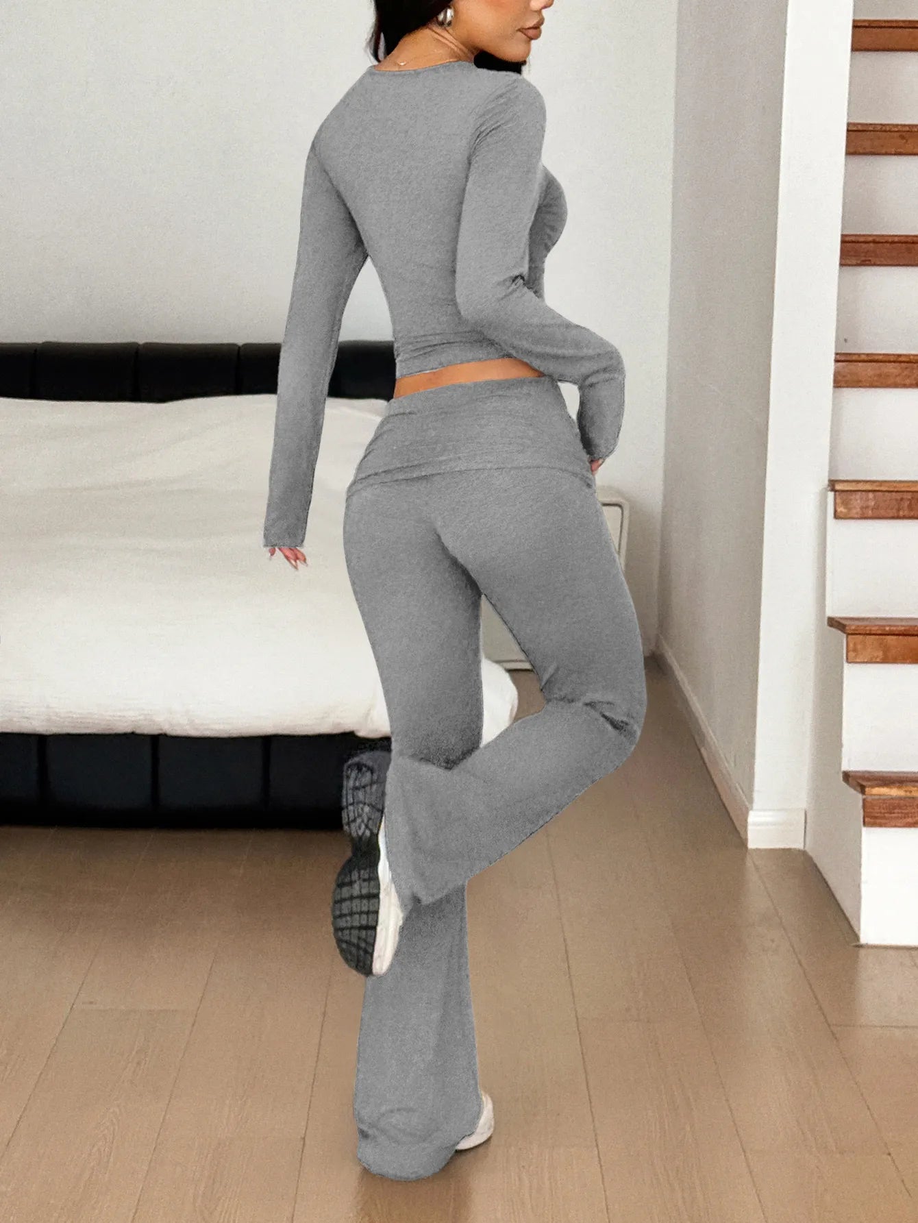 Long Sleeve Crop Top & Bootcut Pants Set – Trendy Two-Piece Outfit