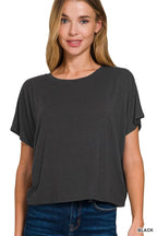 Black cropped short-sleeve tee with round neck