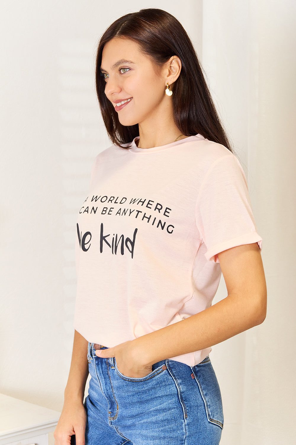 Slogan Graphic Cuffed T-Shirt – Trendy Statement Tee for Women