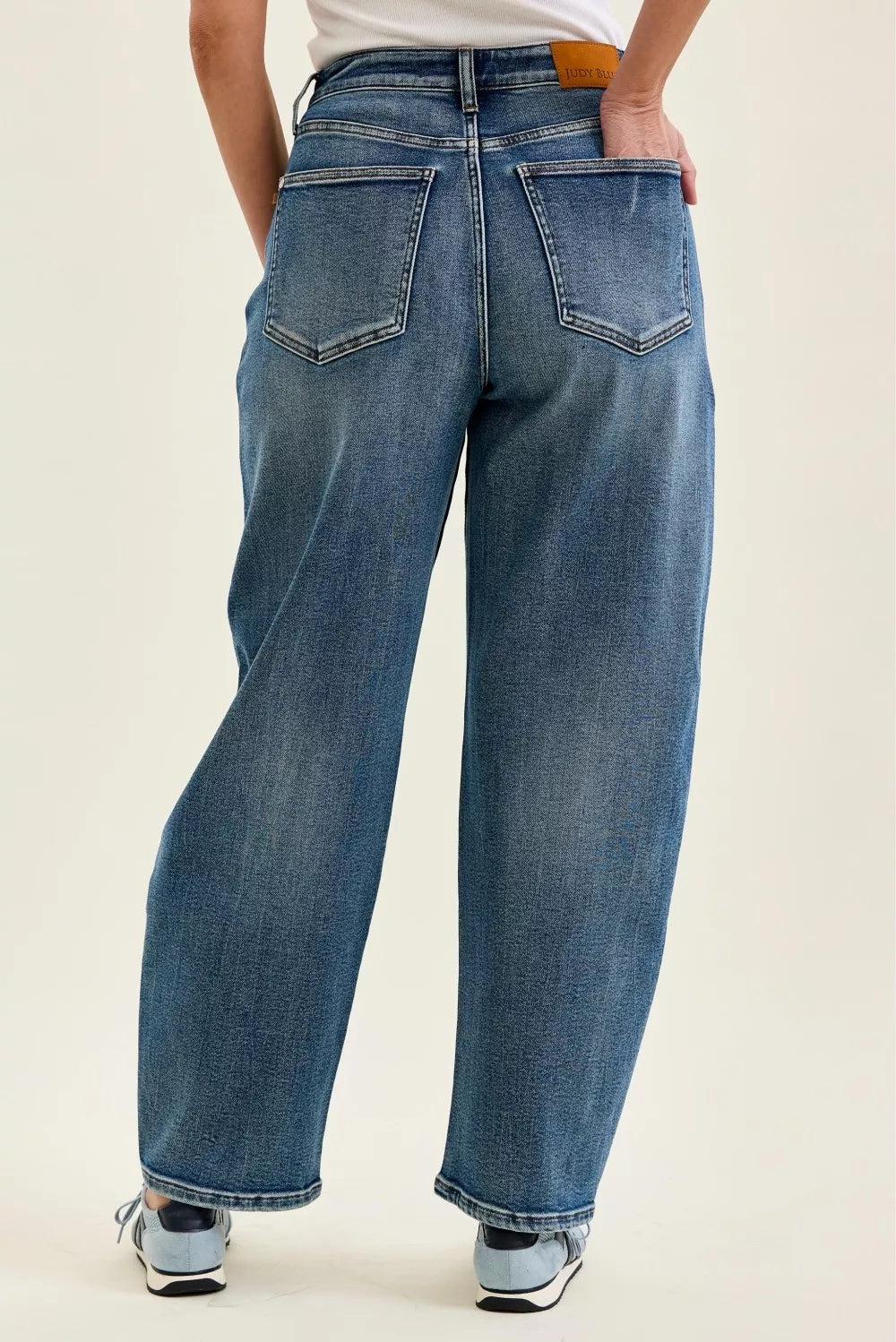 Petite wide-leg indigo wash jeans with contrast stitching and front patch pockets