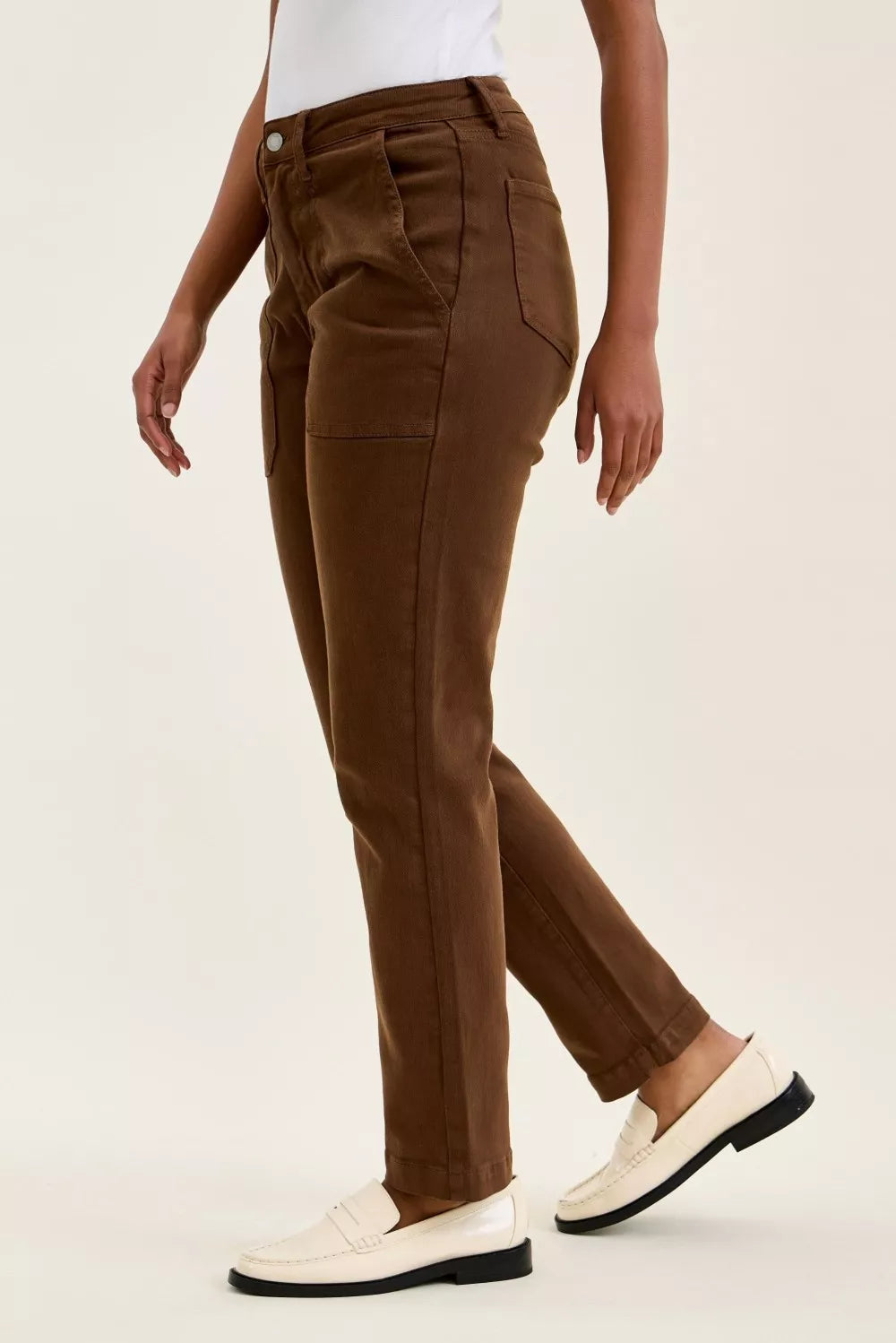 Mahogany wash jeans with front button closure, curved front pockets, tapered leg
