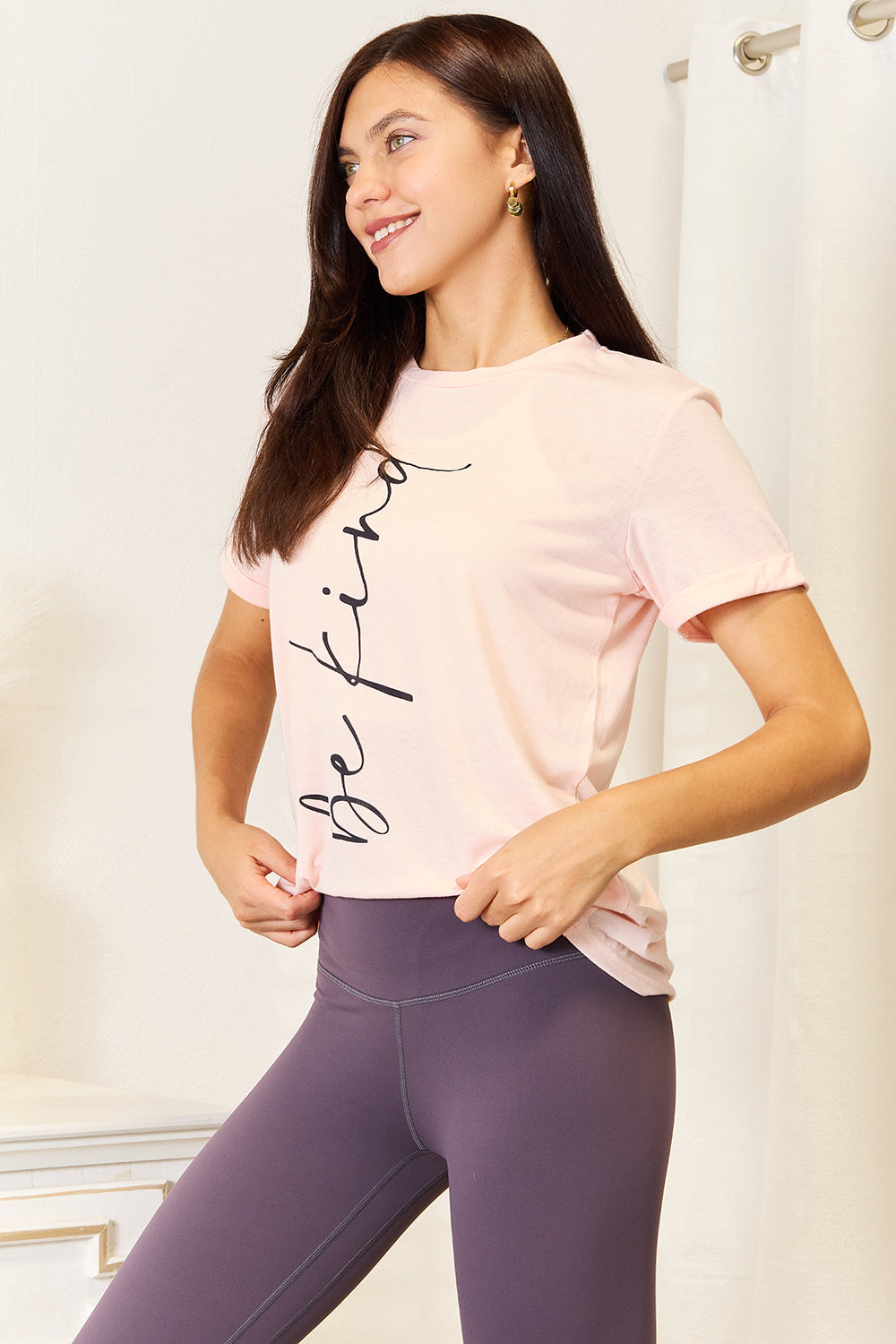 "BE KIND" Graphic T-Shirt – Uplifting, Stylish & Message-Driven