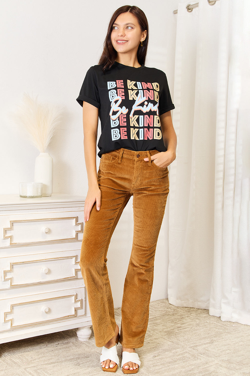 Slogan Graphic Cuffed T-Shirt – Trendy Statement Tee for Women