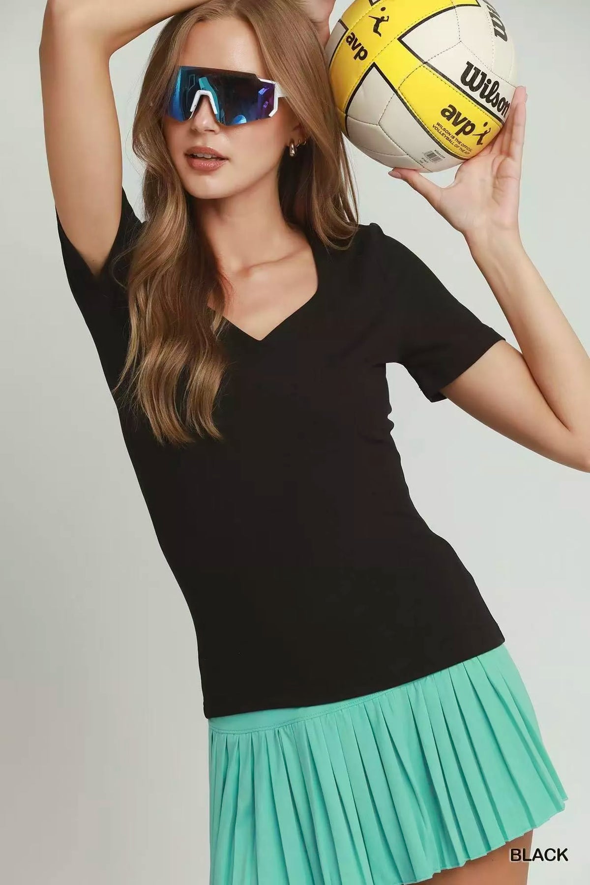 Black sweetheart V-neck double-lined short-sleeve top, fitted