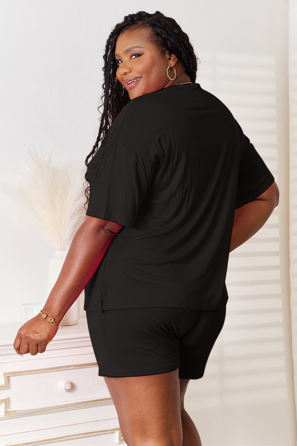 Stretchy Half-Sleeve Top & Shorts Set – Comfy, Flattering & Versatile