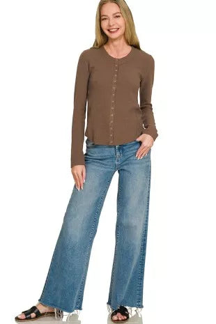 Brown knit snap-button shirt with long sleeves and straight hem, worn with jeans
