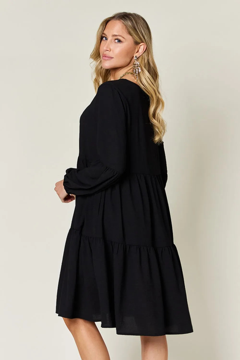 V-Neck Balloon Sleeve Tiered Dress – Flowy, Chic & With Pockets
