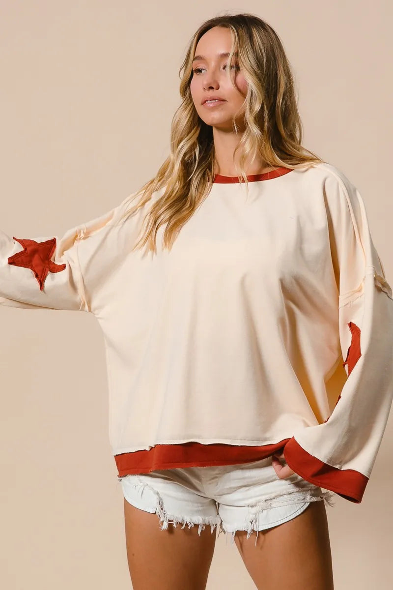 Oversized Cream Sweatshirt with Red Star Graphics – Casual Streetwear