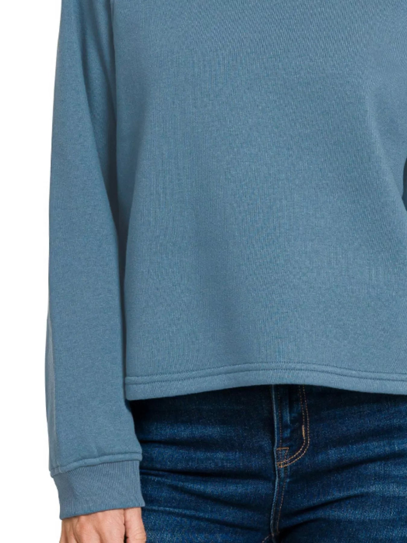 Cozy Fleece Raglan Round-Neck Sweatshirt – Warm & Stylish