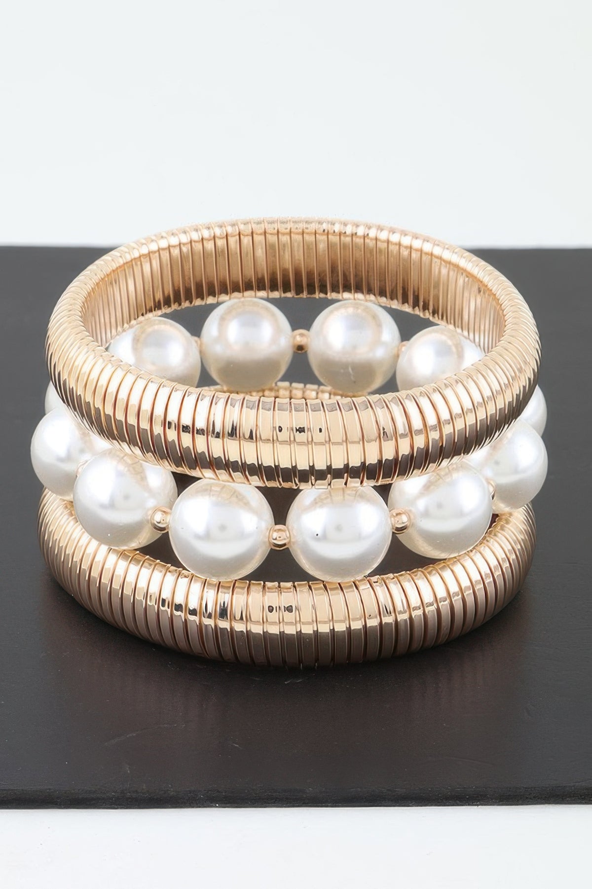 Scale Chain & Pearl Beaded Bracelet – Elegant, Bold & Timeless