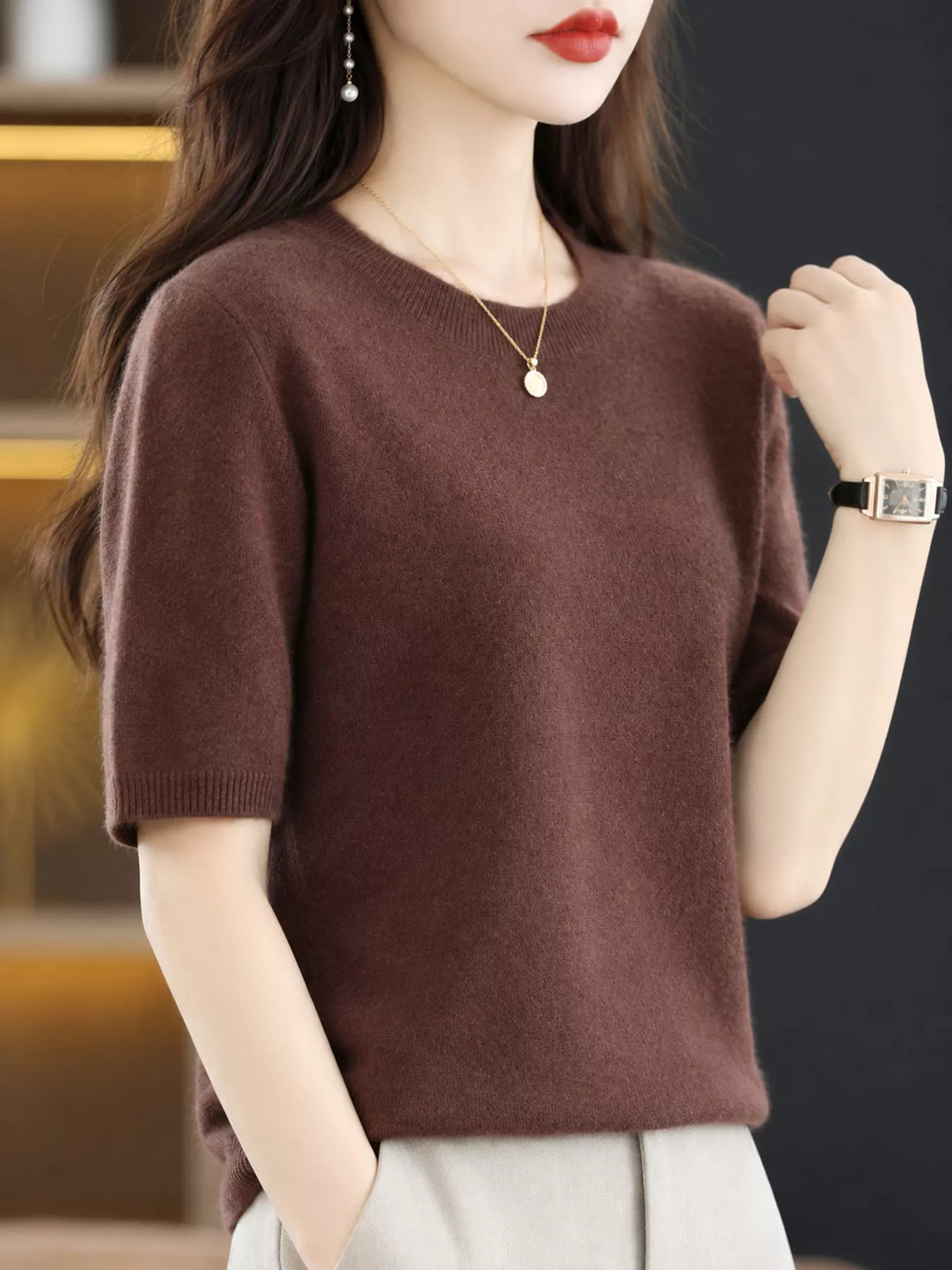 Brown round-neck short-sleeve knit sweater with ribbed collar and cuffs.
